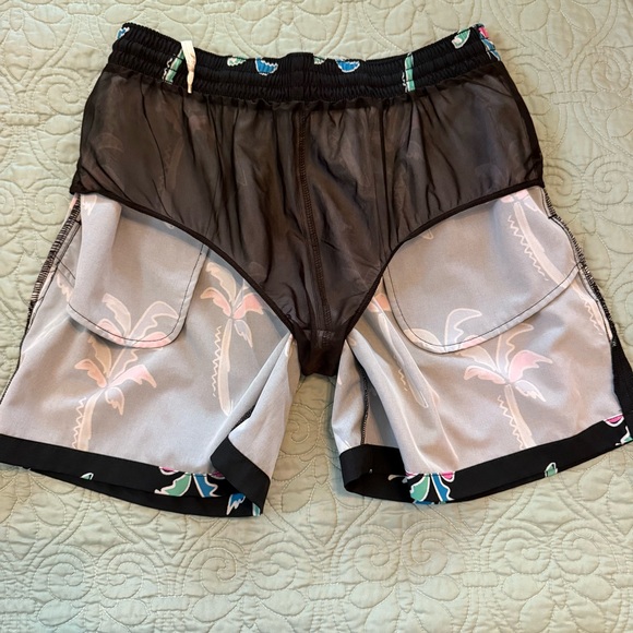 Men’s Chubbies Black Swim Shorts with Tropical Print Size Large “Havana Nights” - Picture 9 of 9